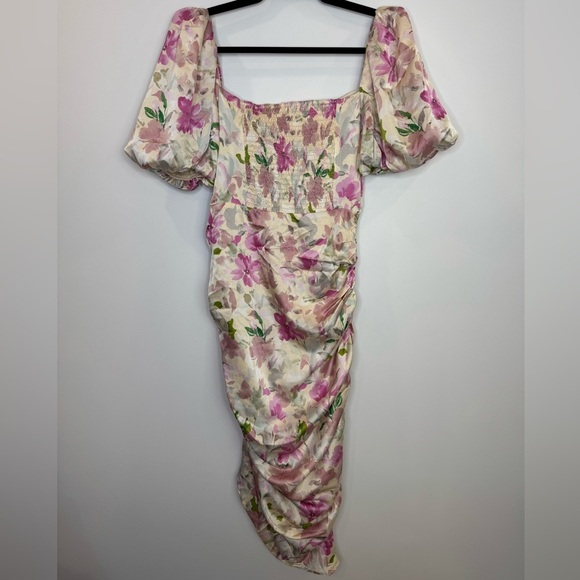 ASTR the label Emma ruched satiny Floral Puff Sleeve Dress size medium - Picture 13 of 13